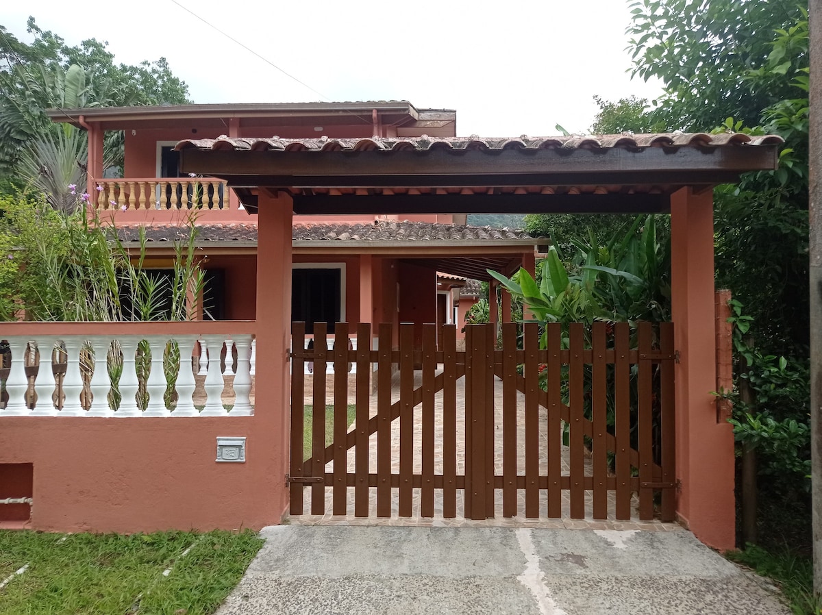 Edícula sossego e natureza condomínio na cocanha