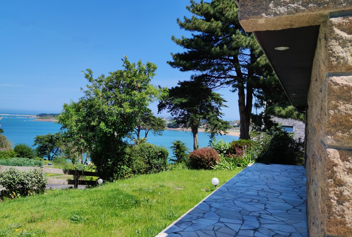 Maison bord de mer, dans un écrin de verdure