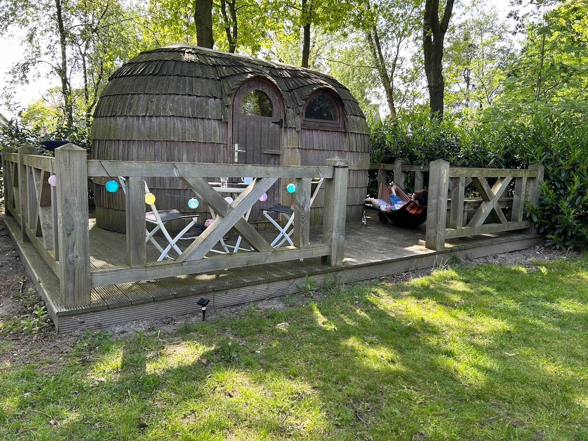 Cozy igluhut met verwarmd buitenzwembad (seizoen)