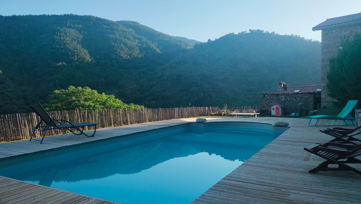 位于Ardèche中心的10座小屋，带泳池