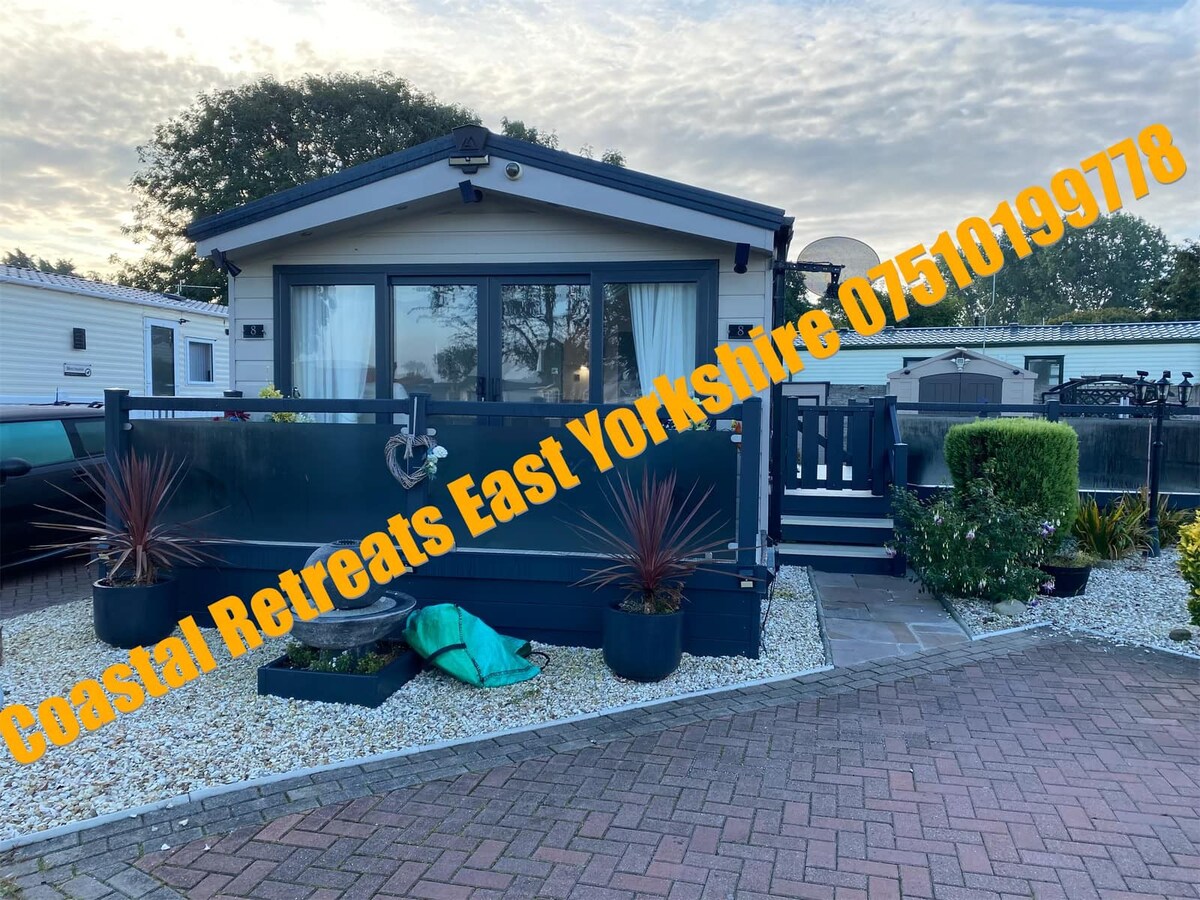 2 Bed 2 Bath Holiday Home with Hot Tub