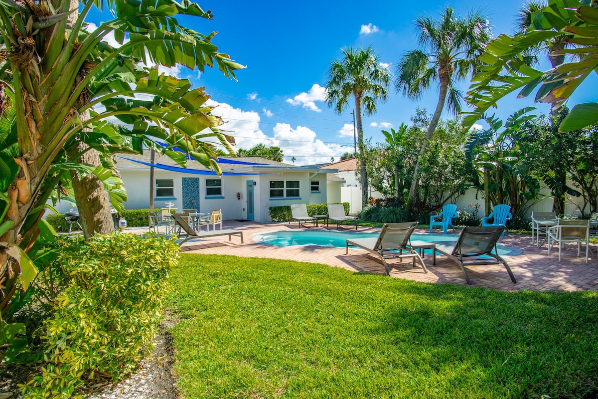 Fun 4-bedroom pool home steps to Clearwater beach!