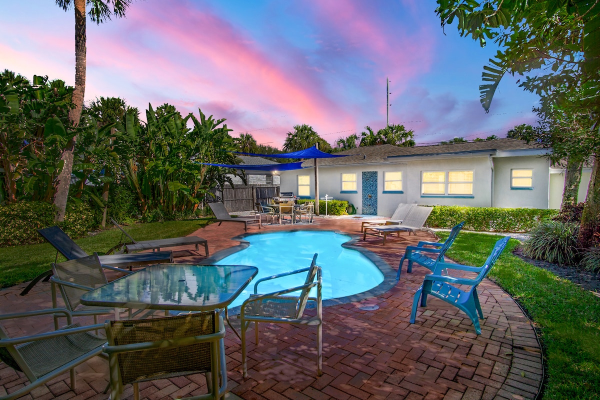 Fun 4-bedroom pool home steps to Clearwater beach!