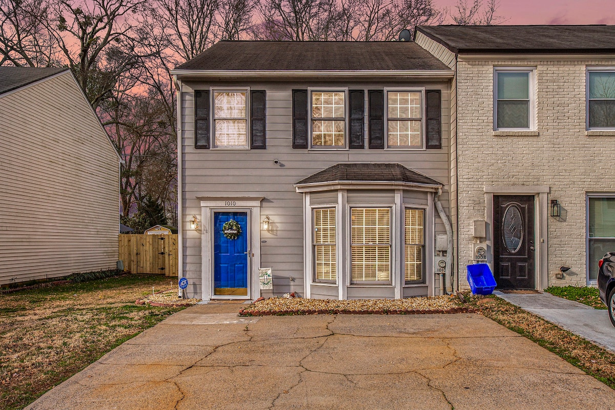 Cozy ATL Townhome near Braves Stadium + Fire Pit!