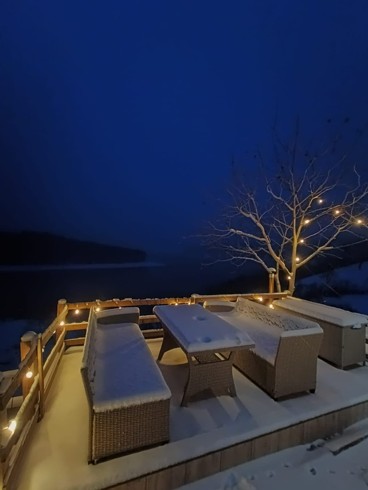 比卡兹月光湖（ Moon Lake Bicaz ） -可欣赏美景的独立民宅
