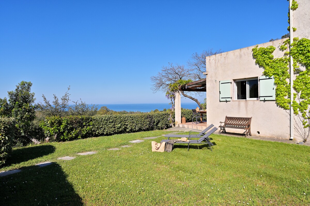 Villa vue mer dans nature protégée, plage à 1,5 km