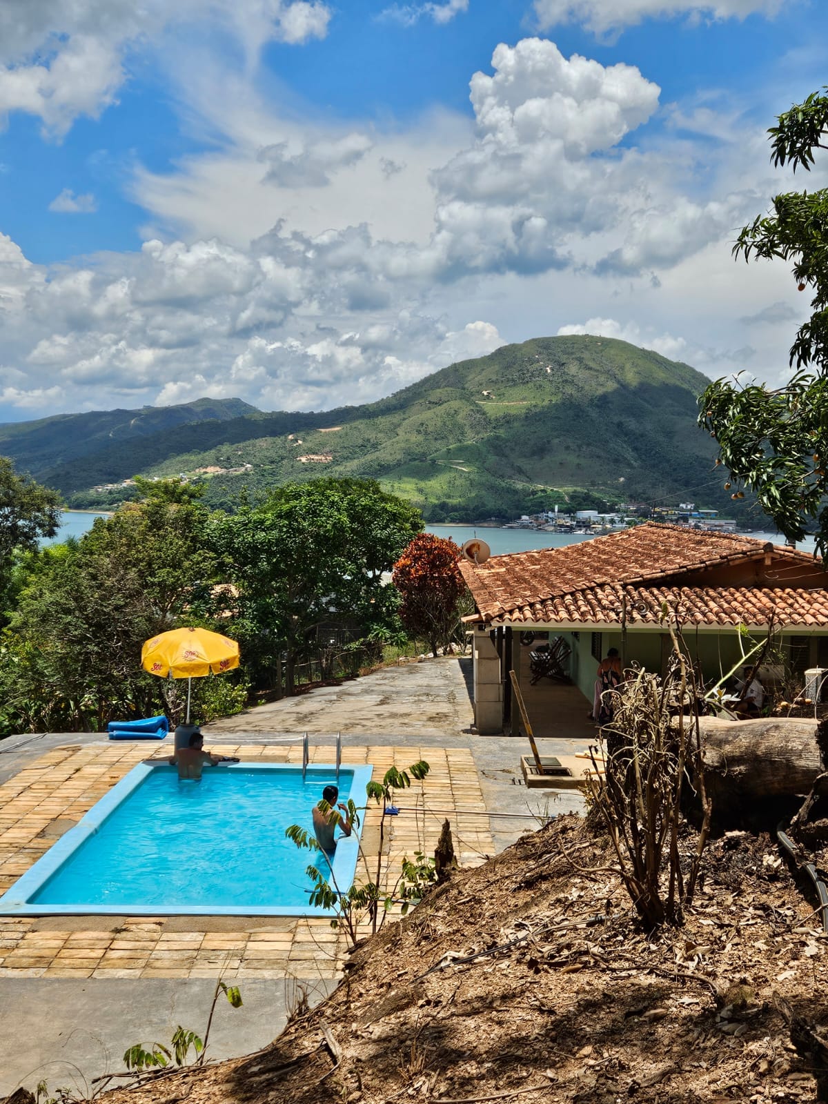 Vista do lago, 4 quartos, Piscina, Churrasqueira