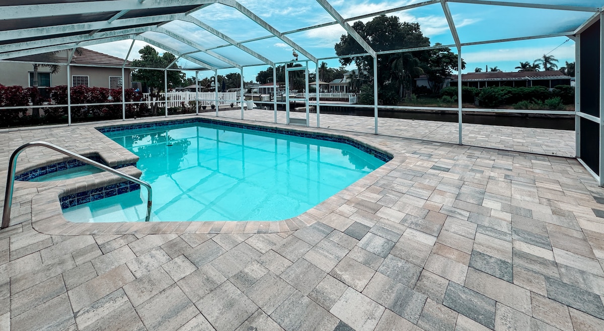 Pool~Waterfront~Tampa Bay Views~Tiki Bar~Renovated