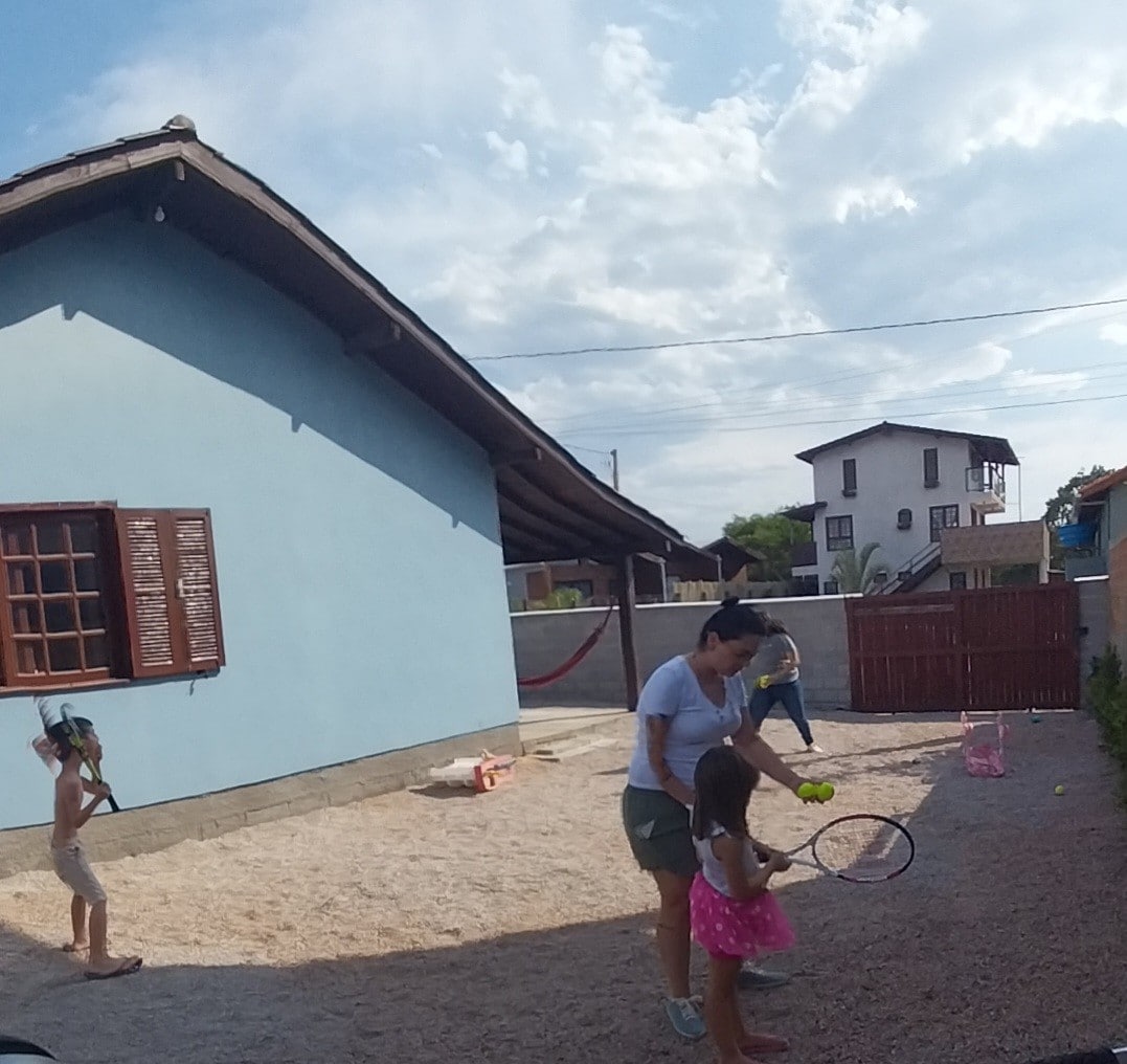 Sozinha no terreno, Próx a Praia do Rosa