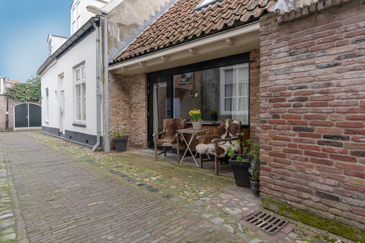 Harderwijk老Vischpoort的乡村小屋