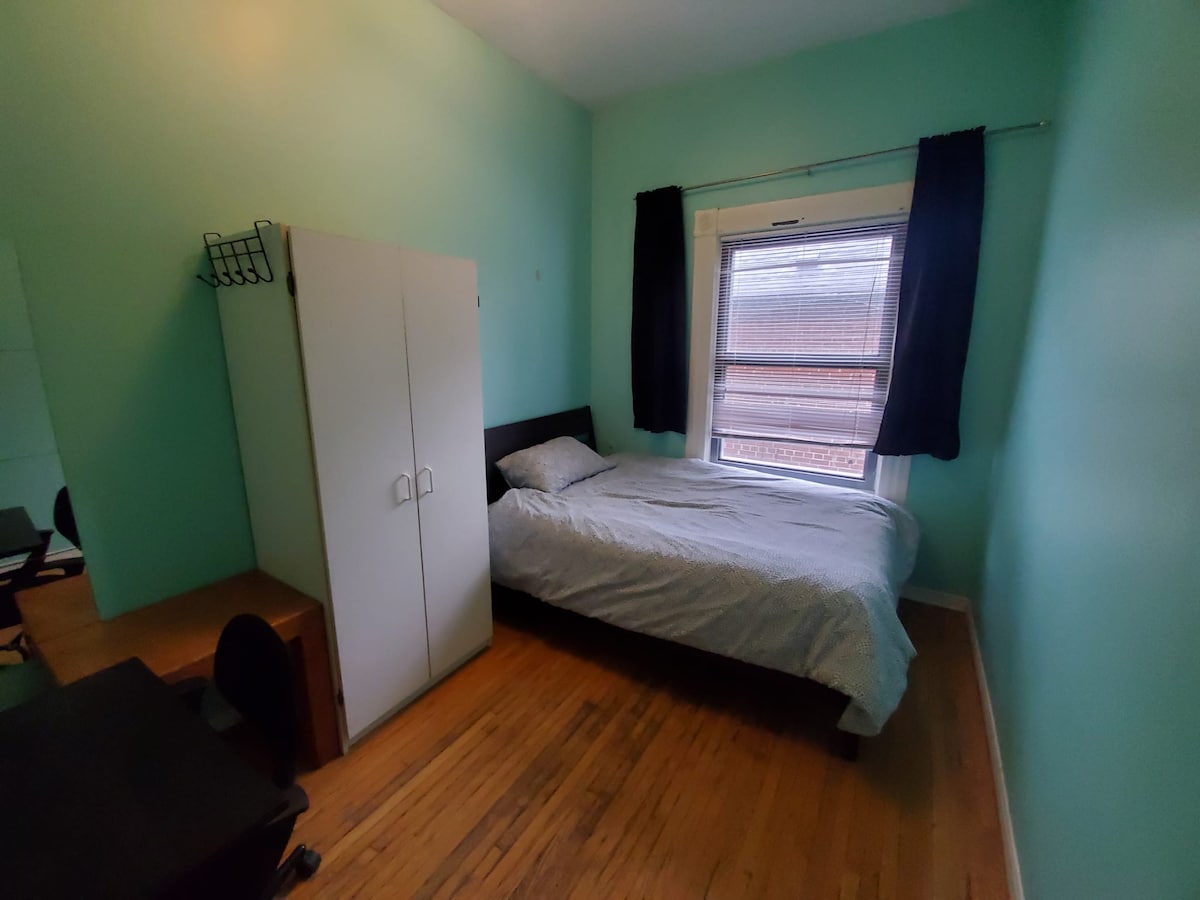 Large room in Downtown Toronto | Across UofT