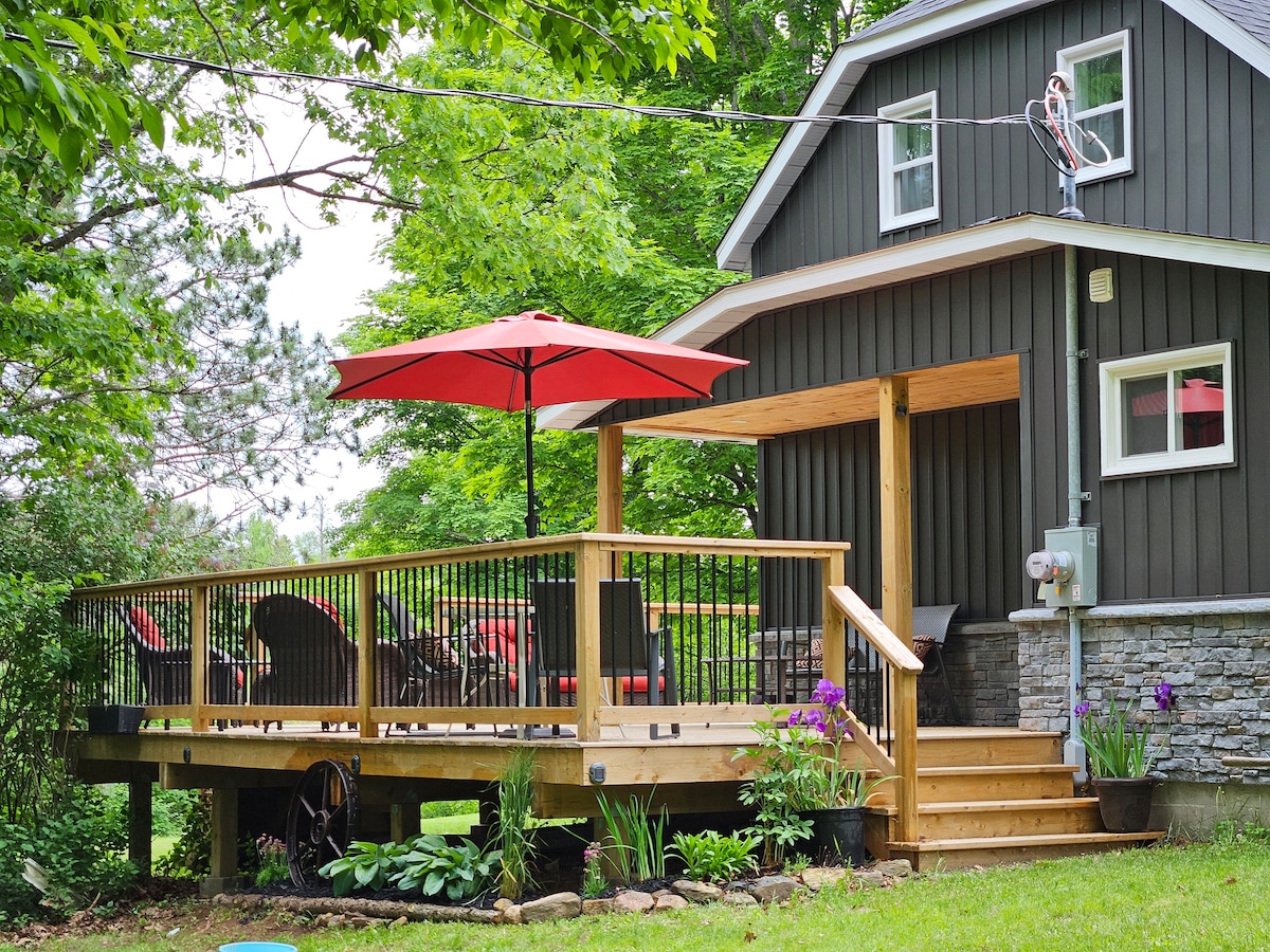 Maple Grove: 100+Acre Farmhouse in the Countryside