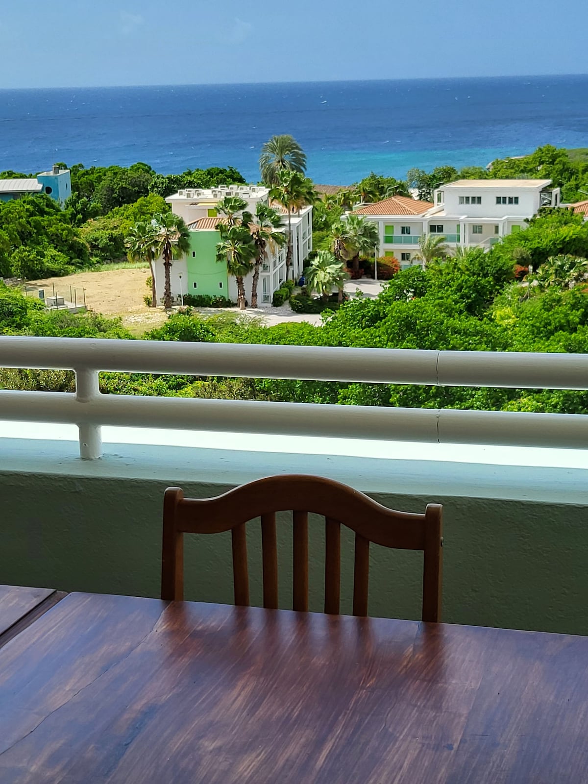 Fabulous ocean view 5 min to beach and restaurants