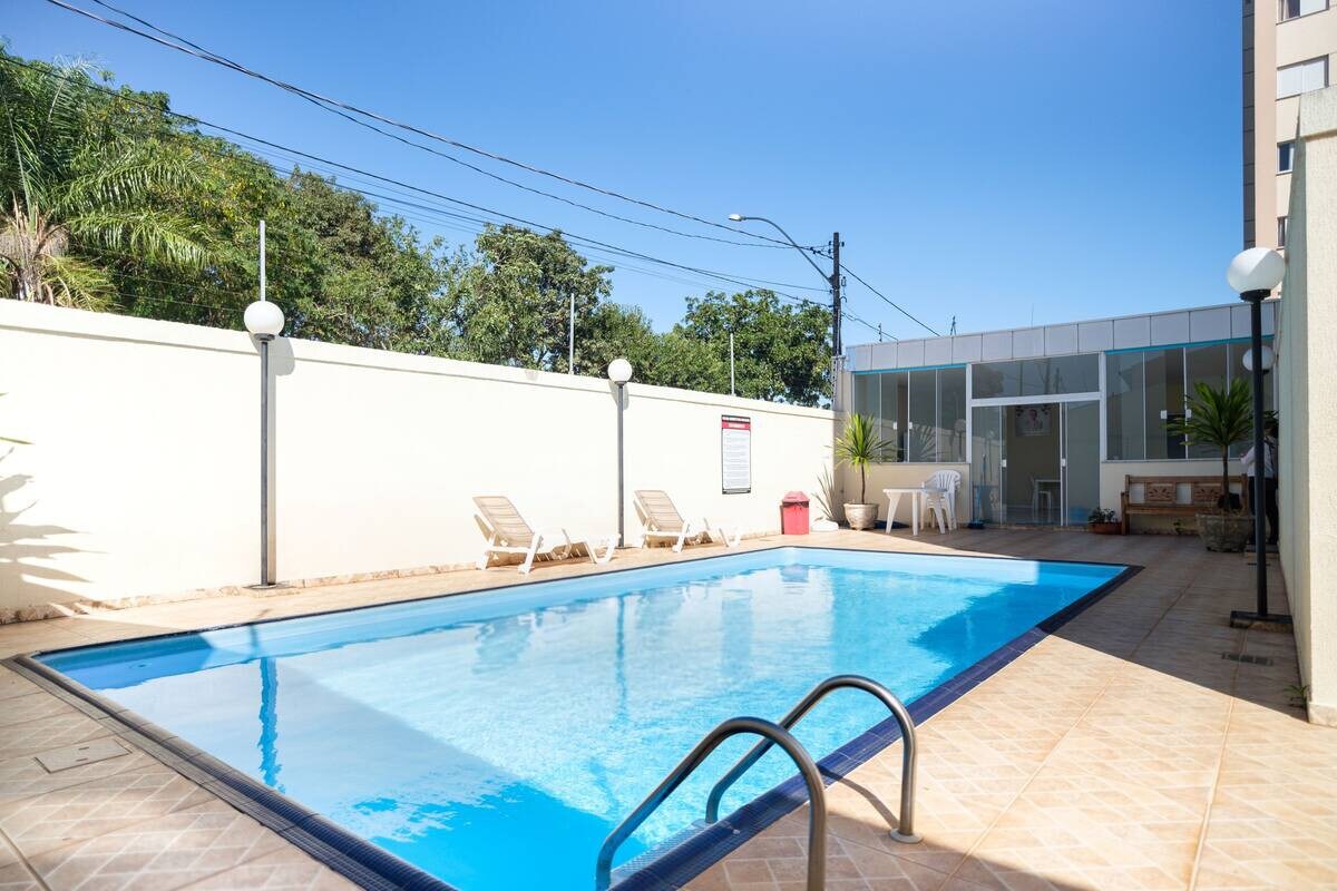 Apartamento encantador com piscina