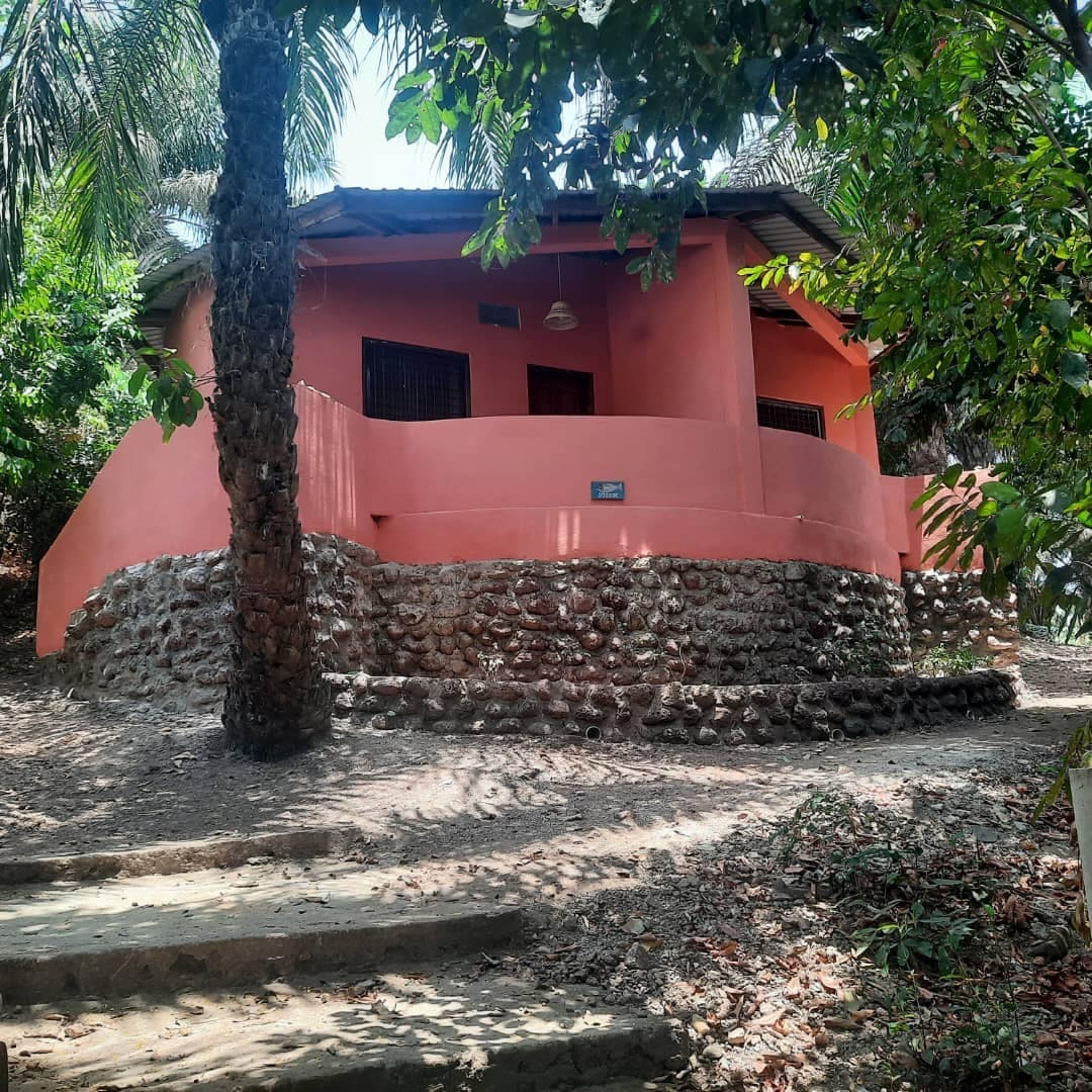 Ecolodge en bordure de plage sur l'île de KASSA