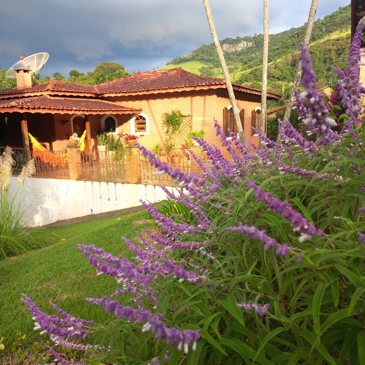 Casa com suíte exclusiva na piscina