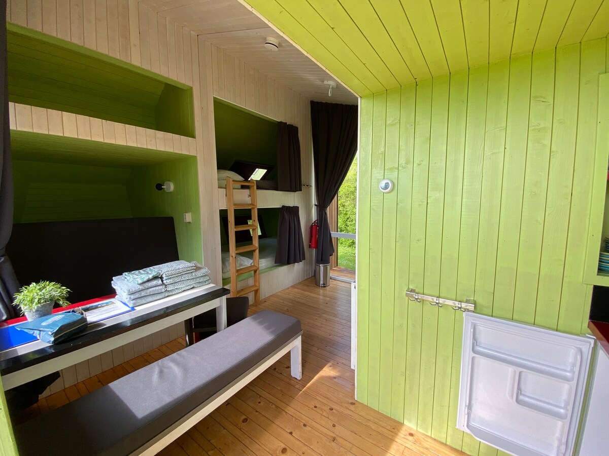 Design huisje vrij in het groen