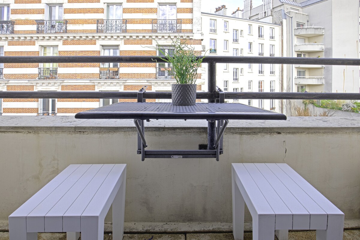 Equerre . Balcony studio near Buttes Chaumont