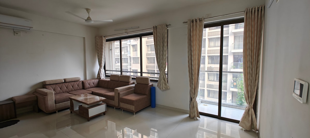 Lovely Condo with Parking (Private room)