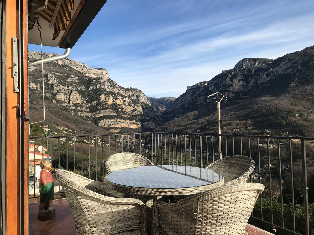 别墅顶部，可欣赏美景； Le Bar sur loup 06