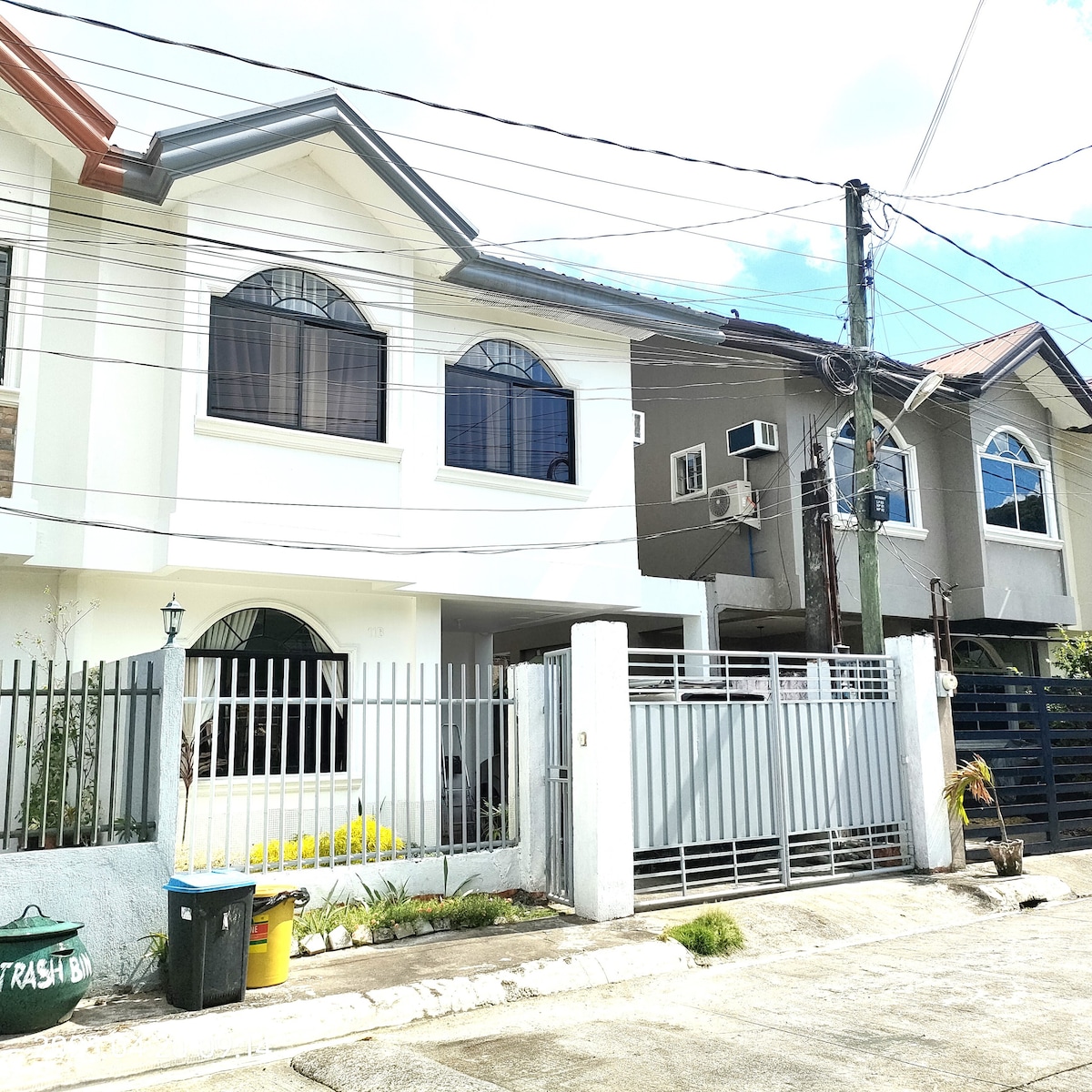 Modern House with Parking near Splash Park