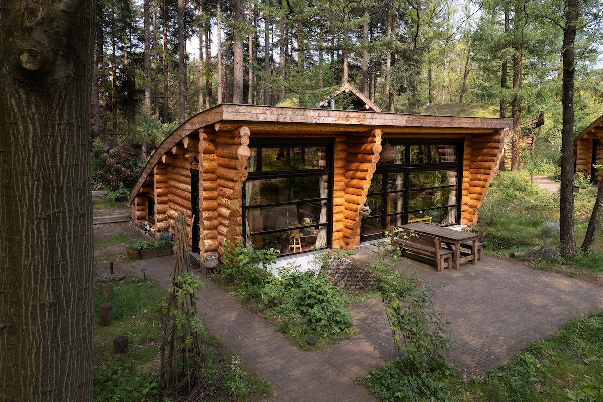 Uniek en ruim chalet in bos vlakbij Soestduinen.