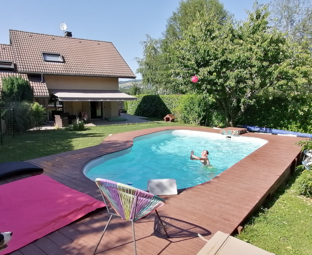 安纳西（ Annecy ）附近迷人的加热泳池民宅