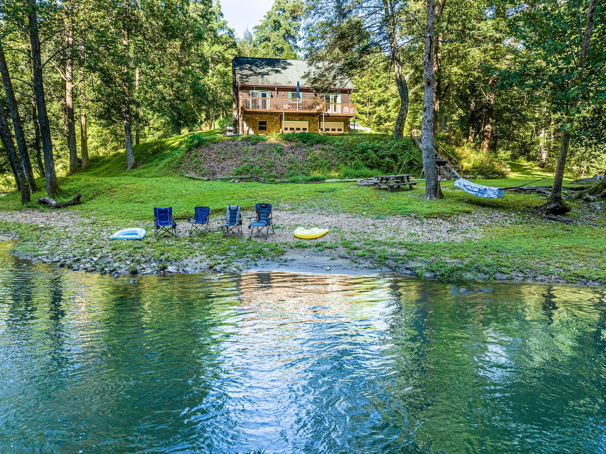 Sweetwater, a tranquil stream front mountain cabin