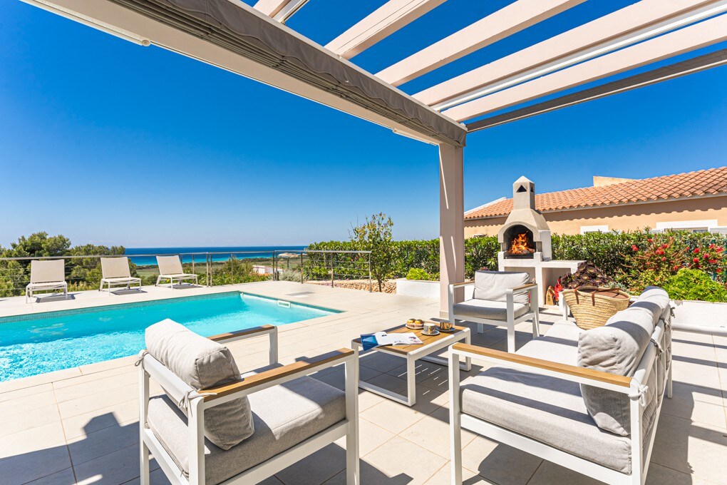 Modern villa with amazing sea and beach views!