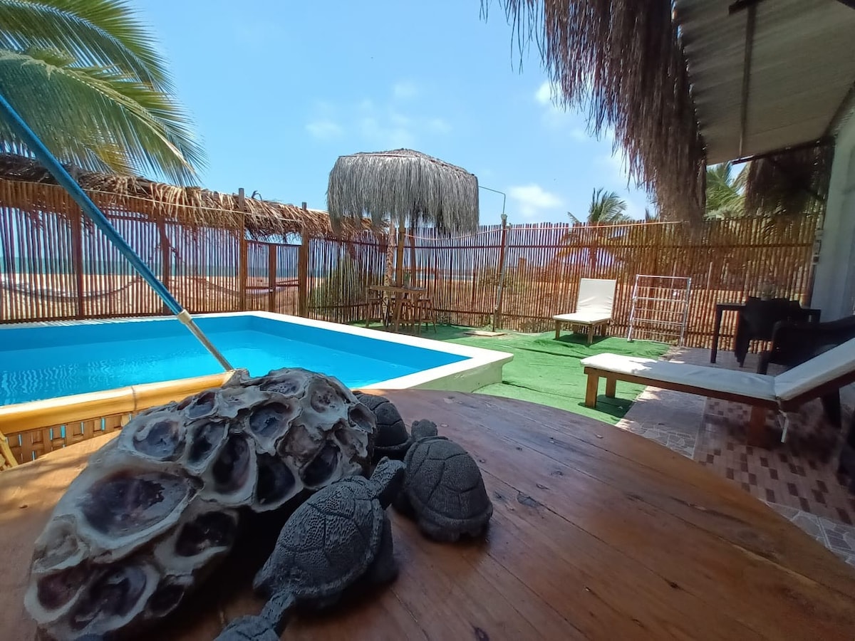 Casa Brandon con piscina frente al mar