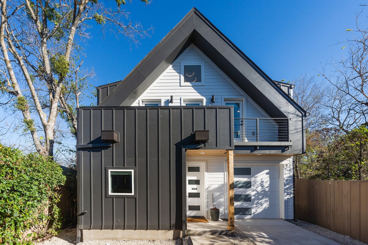 Modern Home Near Airport & DT in East Austin