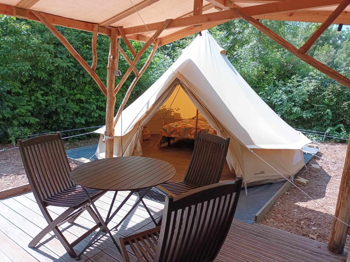 Tente Glamping au cœur d'un camping calme, nature