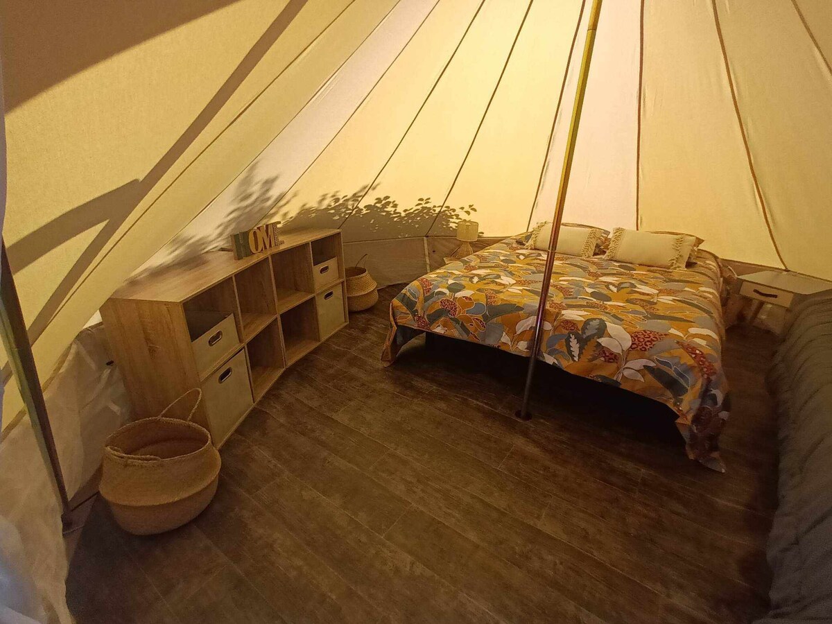 Tente Glamping au cœur d'un camping calme, nature