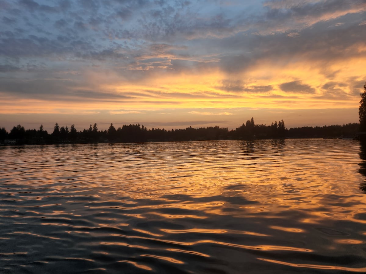 立式桨板和皮划艇：长湖上的黄金口音