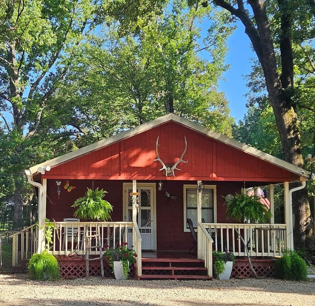 Caddo Lake Hideaway A cozy Bed & Bath in the woods