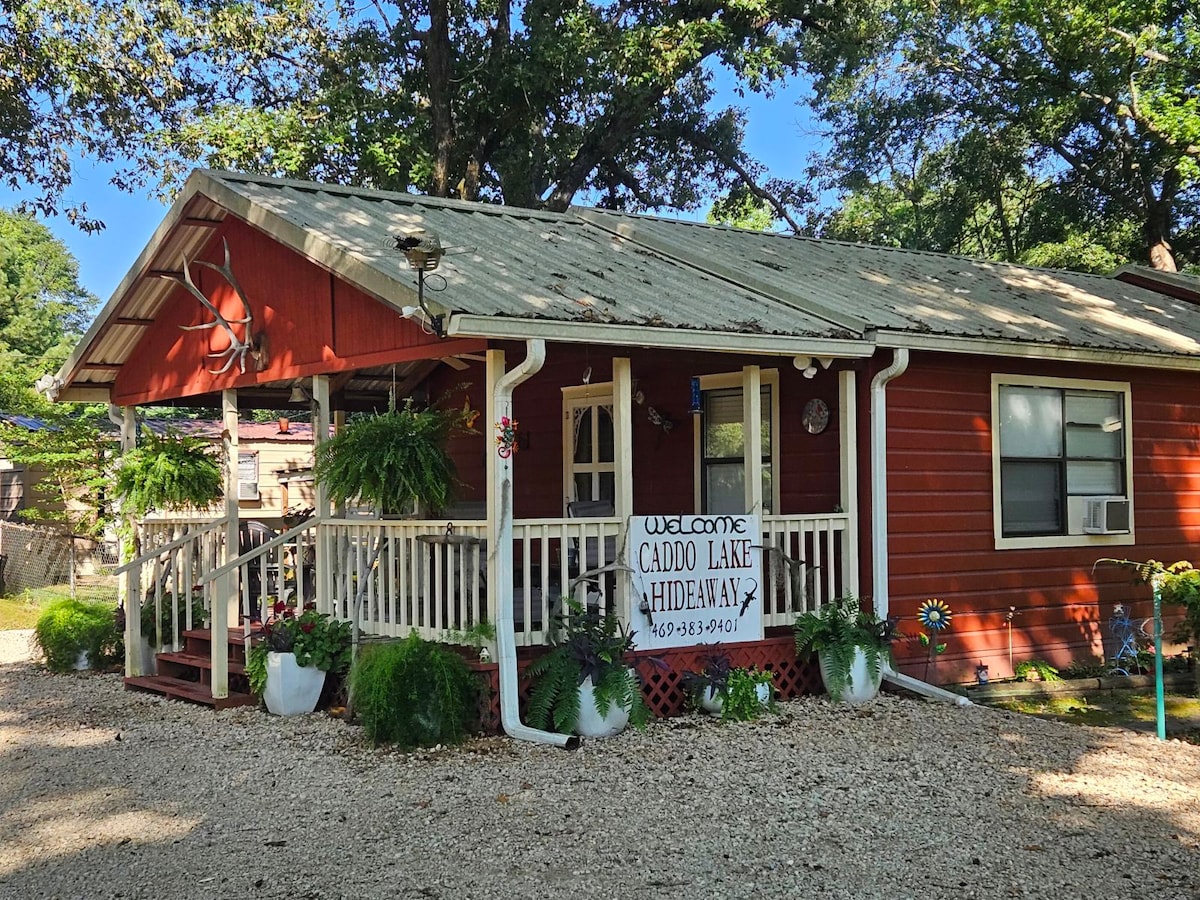 Caddo Lake Hideaway A cozy Bed & Bath in the woods