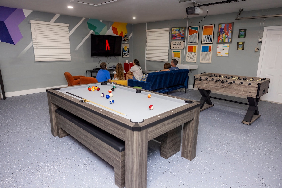 Charming House w/ Fun Game Room Near Siesta Key