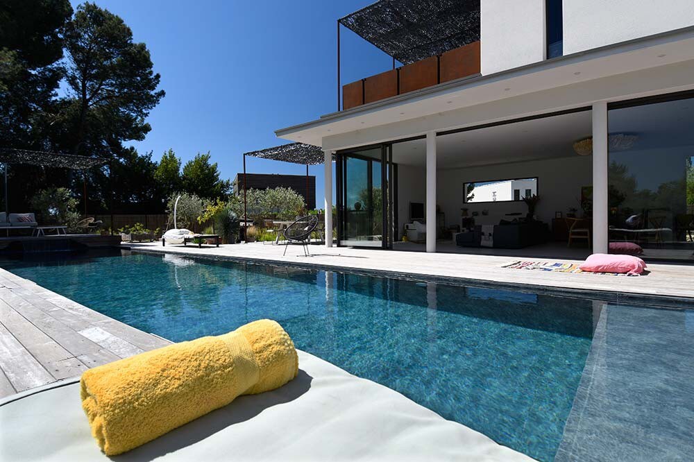 Stunning contemporary house with 15×3,5 pool