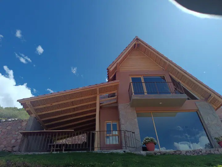 Casa con chimenea y hermosa vista al Valle Sagrado