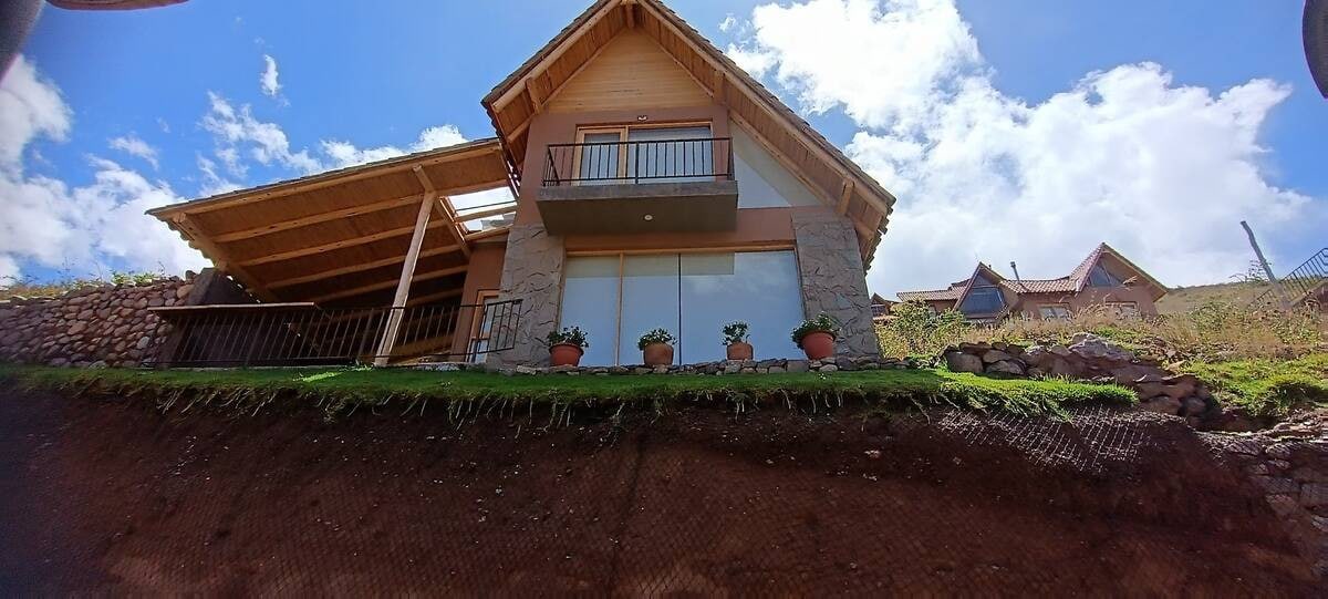 Casa con chimenea y hermosa vista al Valle Sagrado