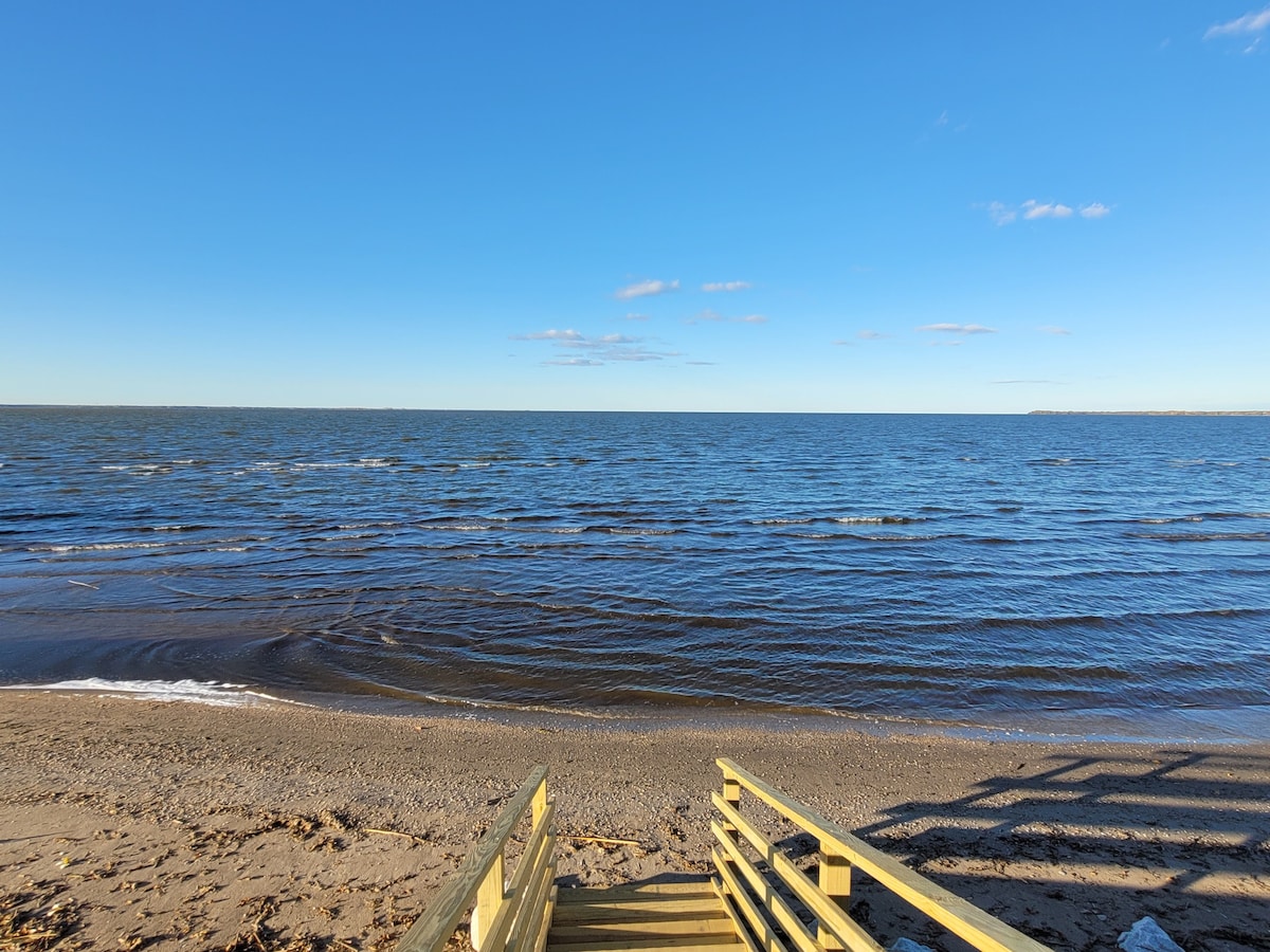 Waterfront Cottage near Lambeau and Door County!