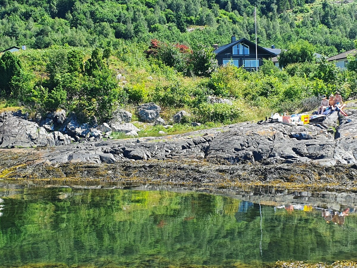 Huset ved Hardangerfjorden
