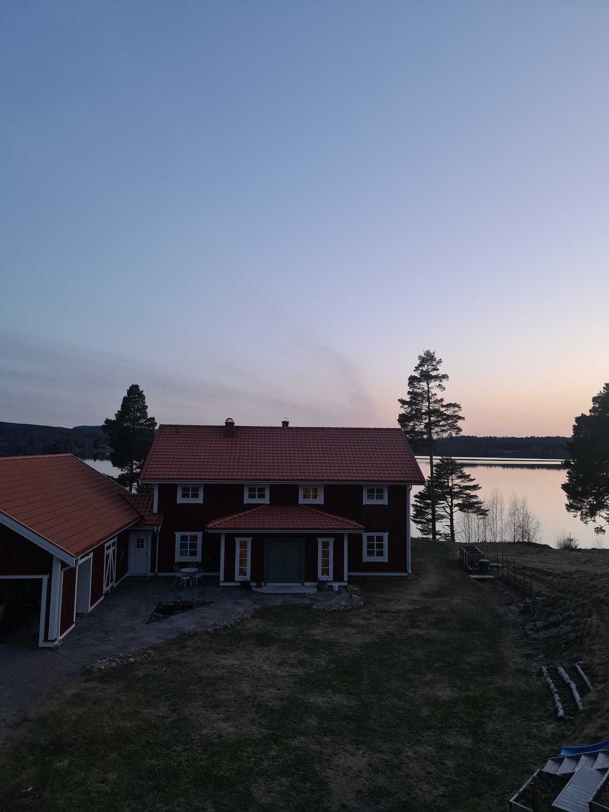 Modern villa, exklusivt läge med egen strand