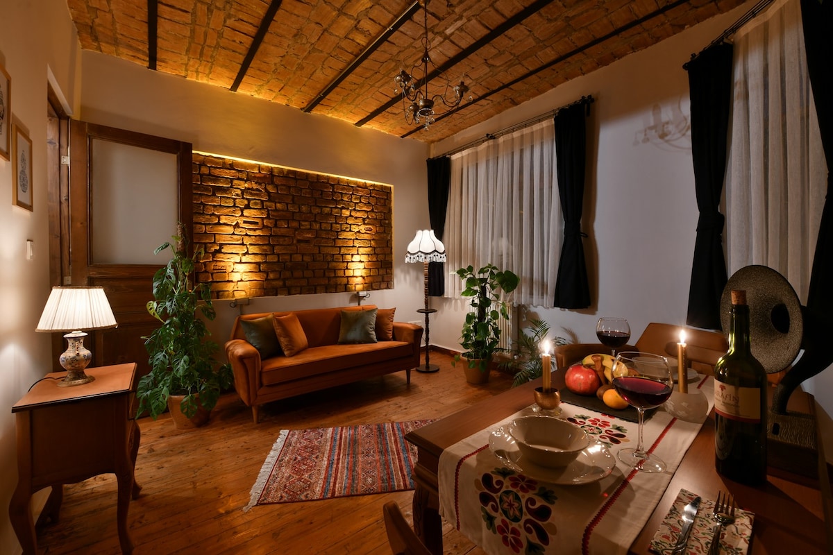 Historical Levantine Flat @ Heart of Taksim