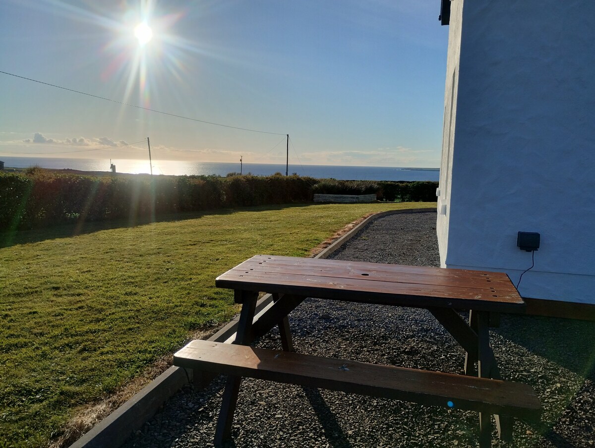 Peaceful farm cottage near the ocean