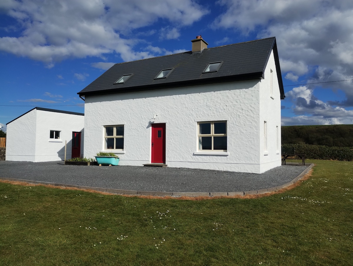 Peaceful farm cottage near the ocean