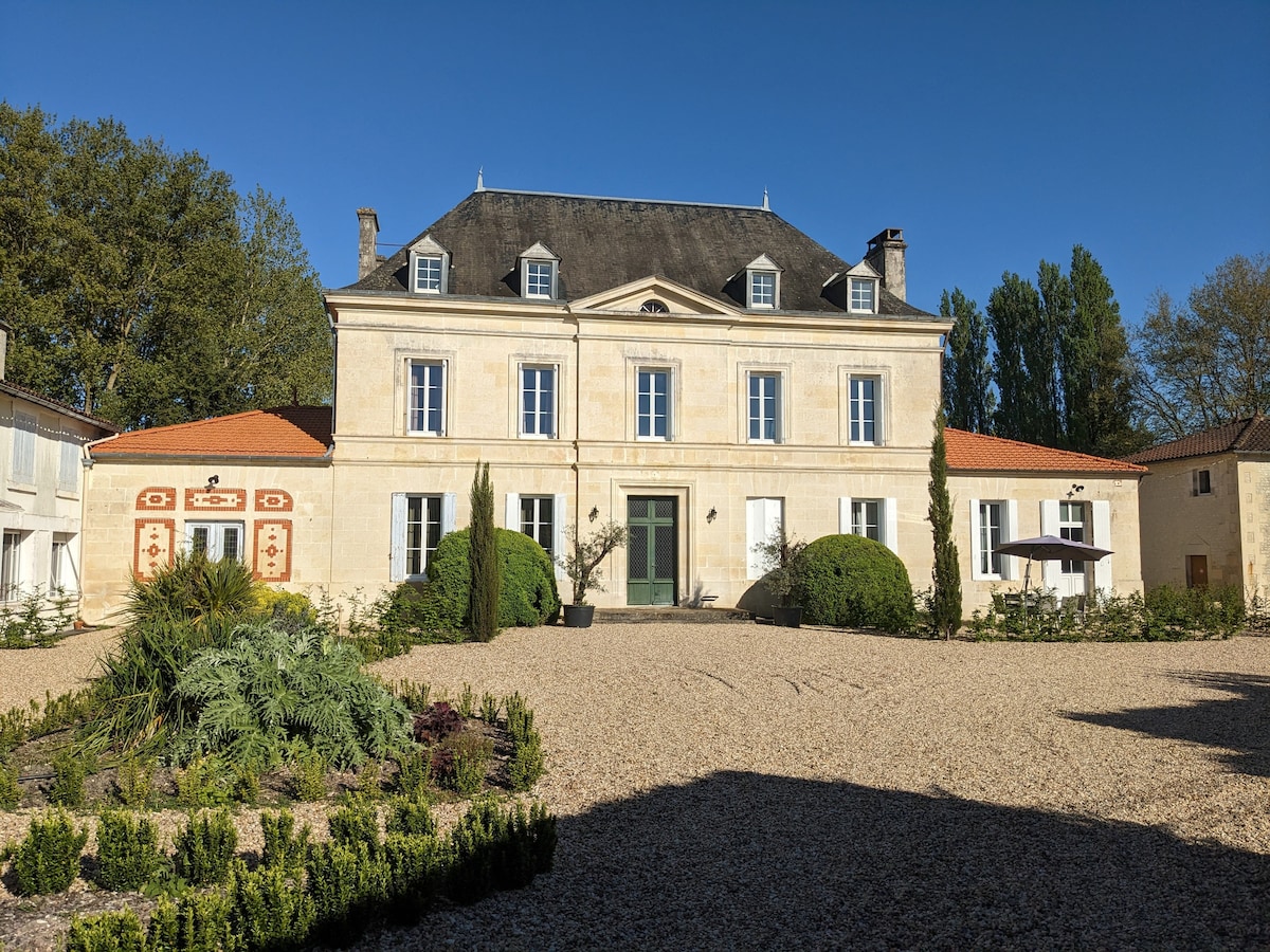 Chateau apartment nestled in the Cognac vines