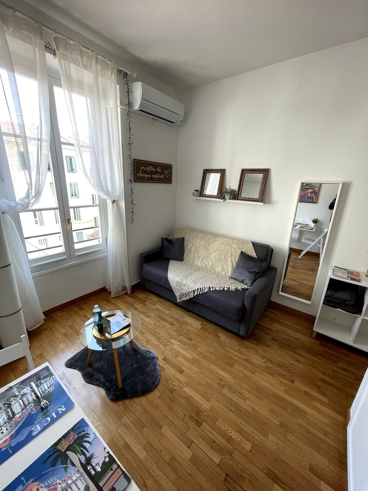 舒适的单间公寓位于Jean Médecin ，配有空调。