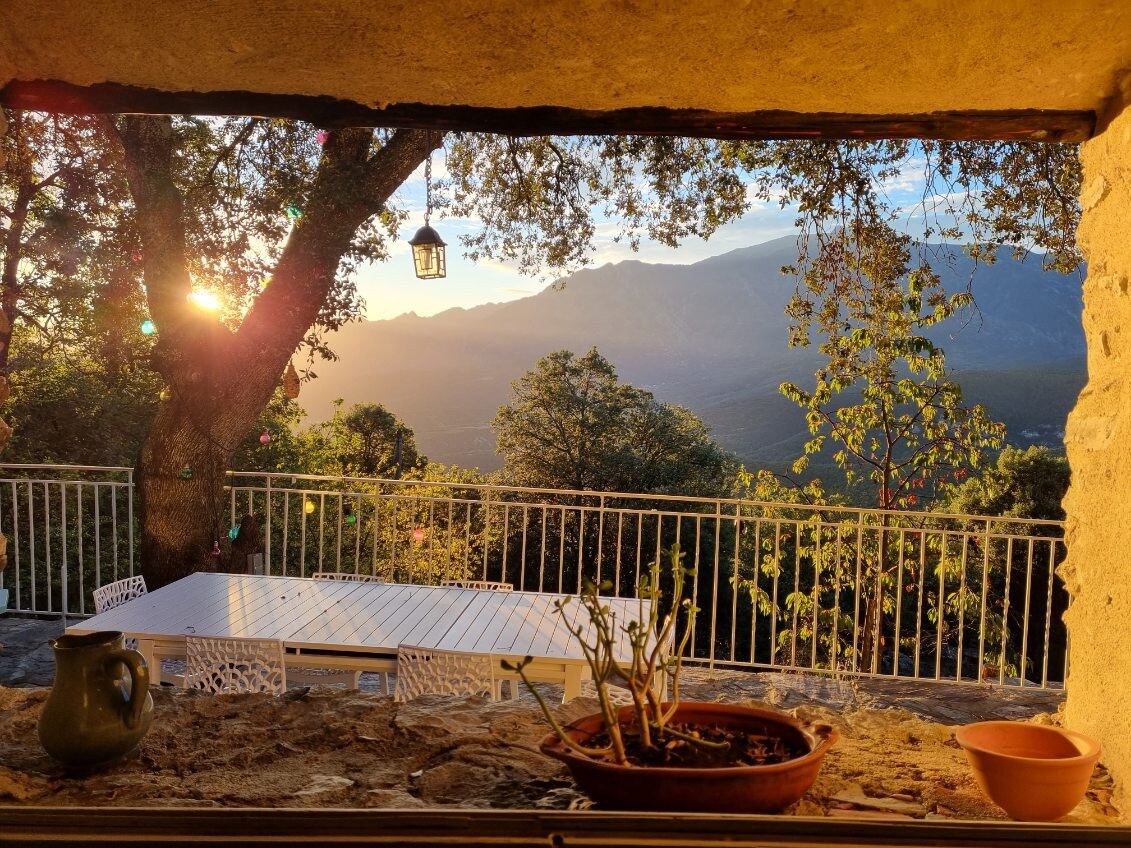 Seuls au monde - Mas isolé avec vue sur le Canigou