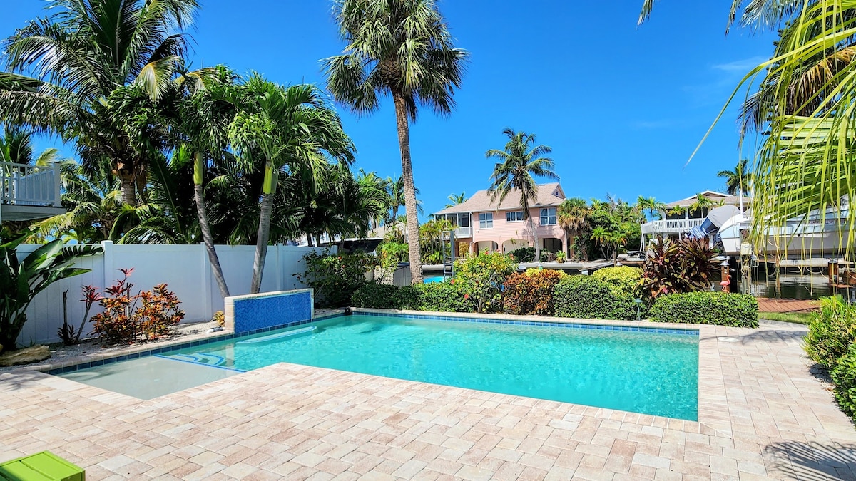 Private 30' Pool and Boat Dock - Rated best on AMI